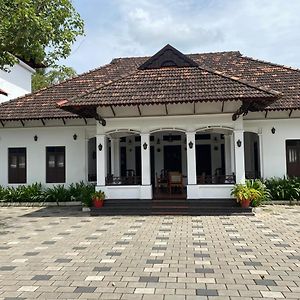 Hotel Jk Heritage Changanācheri Exterior photo