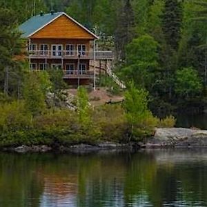 Hotel Auberge La Taniere Tadoussac Exterior photo