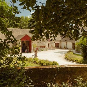 Hotel Le Barn Bonnelles Exterior photo