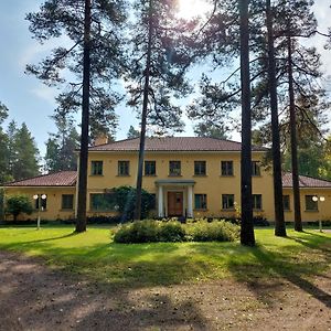 Bed and Breakfast Majoitus Jaetuissa Huoneissa Sisaeltaeen Ruokailut Lappeenranta Exterior photo