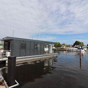 Vila Spend The Night On The Water In Lemmer Exterior photo