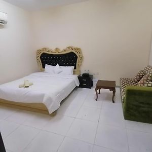 Private Guest Room In Kuwaitat Al Ajn Exterior photo