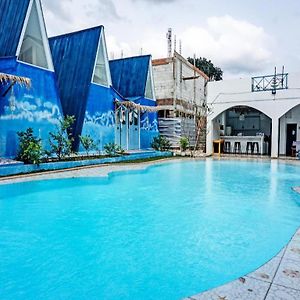 Hotel Collection O 92174 Ellada Garden Tangerang Exterior photo