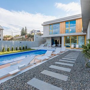 Villa Tabori Hill Modern Retreat In Tbilisi Okrokana Exterior photo