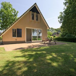 Vila Spacious Bungalow Near The Frisian Lakes Sondel Exterior photo