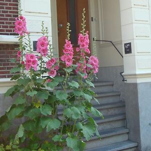 Hotel Historic Canal House In Green Residential Area Utrecht Exterior photo