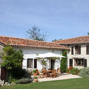 Vila La Cotte Remote House For Family Getaway In Perigord Nanteuil-Auriac-de-Bourzac Exterior photo