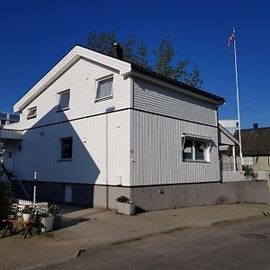 Vila Flott Beliggenhet Svaert Sentralt I Sentrum Svolvær Exterior photo