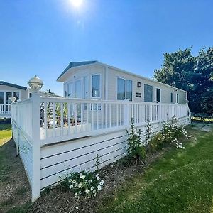 Hotel Beautiful 8 Berth Caravan At Cherry Tree Holiday Park In Norfolk Ref 70803C Great Yarmouth Exterior photo