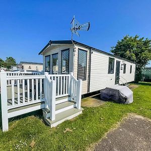 Vila Lovely 6 Berth Caravan With Decking At Cherry Tree Park In Norfolk Ref 70320C Great Yarmouth Exterior photo