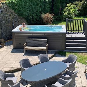 Vila Superb Old Farmhouse Near The Beach With Large Hot Tub , Access To Swimming Pool, Free Animal Feeding ,Free Pony Rides And Free Tractor Rides Bodinnick Exterior photo