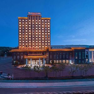 Hotel Ramada Plaza By Wyndham Ezhou Binjiang Exterior photo