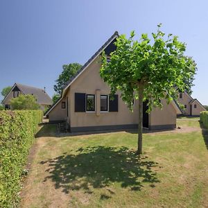 Vila Spacious 4-Person Bungalow Near The Frisian Lakes Sondel Exterior photo