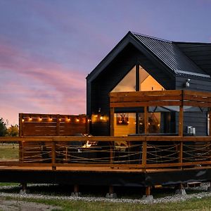 Apartmán Modern Tiny Cabin, With Hot Tub In Choteau Mt Exterior photo