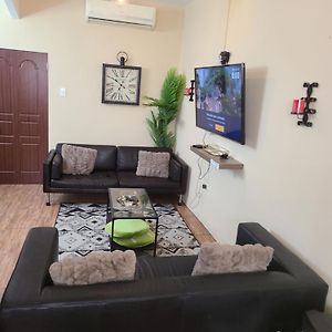 Apartmán Quiet Oasis It'S Spacious And Elegantly Designed Chaguanas Exterior photo