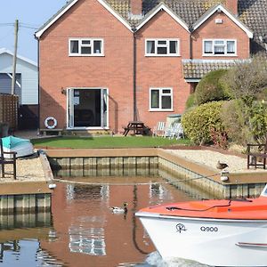 Vila Herons Quay Wroxham Exterior photo