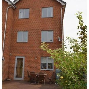 Apartmán Cosy Retreat In Ashford City Centre With Hot Tub Willesborough Exterior photo