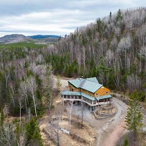 Hotel Auberge Carcajou Saint-David-de-Falardeau Exterior photo