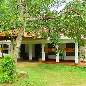 Hotel Kandy Little White House Exterior photo