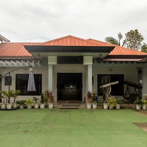 Hotel Redkeyz Saud By Reddoorz Pagudpud Exterior photo