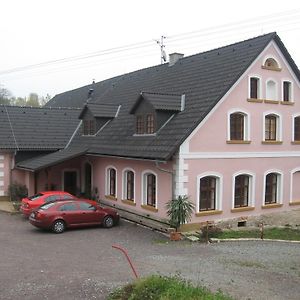 Hotel Restaurace A Penzion U Pešíků Červený Kostelec Exterior photo