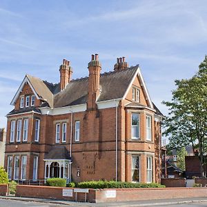 Bed and Breakfast Holywell House Loughborough Exterior photo