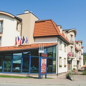 Hotel Penzion Fontana Bešeňová Exterior photo