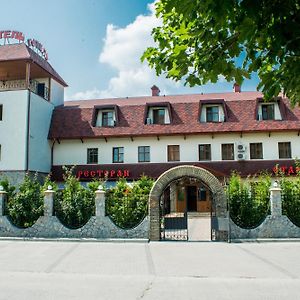 Stara Vezha Hotel Boryspiľ Exterior photo