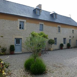 Vila La Ferme De Mestry Castilly Exterior photo