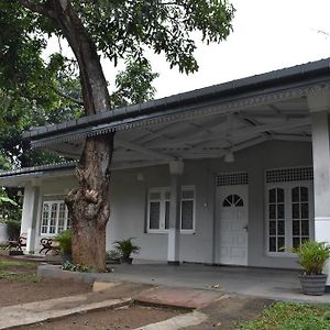 Vila Gunda'S Kandy Exterior photo