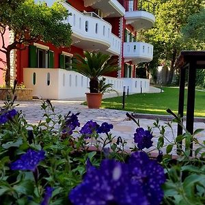 Aparthotel Oasis Exclusive Parga Exterior photo