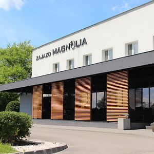 Hotel Zajazd Magnolia-Airport Modlin Pomiechówek Exterior photo