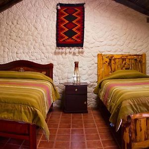 Bed and Breakfast Kallpa Wasi Cotacachi Exterior photo