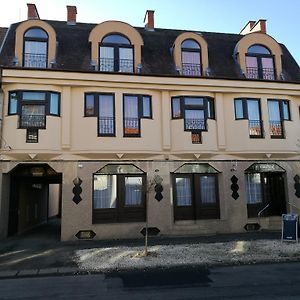 Hotel Matyas Szallas Szombathely Exterior photo