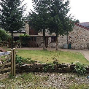 Hotel Owl Barn Liskeard Exterior photo