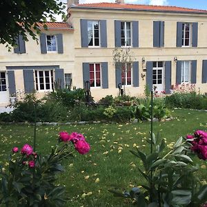 Bed and Breakfast Domaine Des Deux Cedres Gauriac Exterior photo