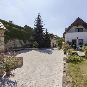 Hotel Varfal Vendeghaz Fertőrákos Exterior photo