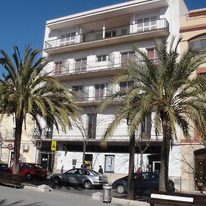 Hotel Hostal Residencia Celma Sant Carlos de la Ràpita Exterior photo