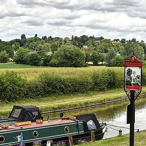 Hotel Narrowboat At Weedon Weedon Bec Exterior photo