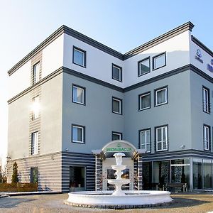 L'Ascada Hotel Śrem Exterior photo