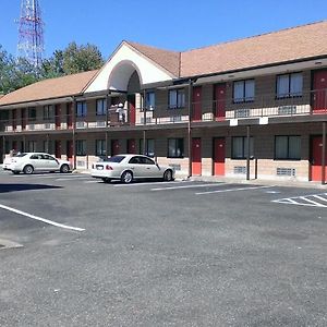 Red Carpet Inn Norwalk Exterior photo