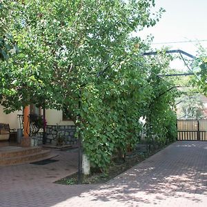 Chagari Hotel Běrehovo Exterior photo