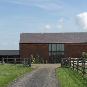 Bed and Breakfast Handley Barn Silverstone Exterior photo