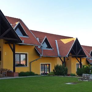 Bed and Breakfast Huber Panzio Fertőrákos Exterior photo