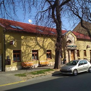 Hotel Penzion Pod Kaštany Kvasice Exterior photo