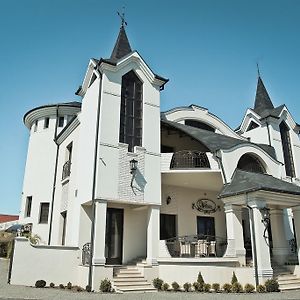 Hotel And Restaurant Velure Mukačevo Exterior photo