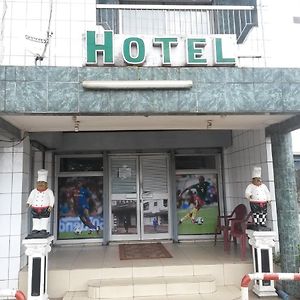 Barcelone Hotel Douala Exterior photo