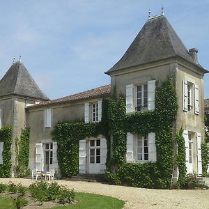 Bed and Breakfast Le Logis De Ruelle Exterior photo