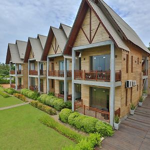 Hotel Laya Waves Passikudah Exterior photo