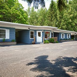 Whispering Winds Motel Auburn Exterior photo